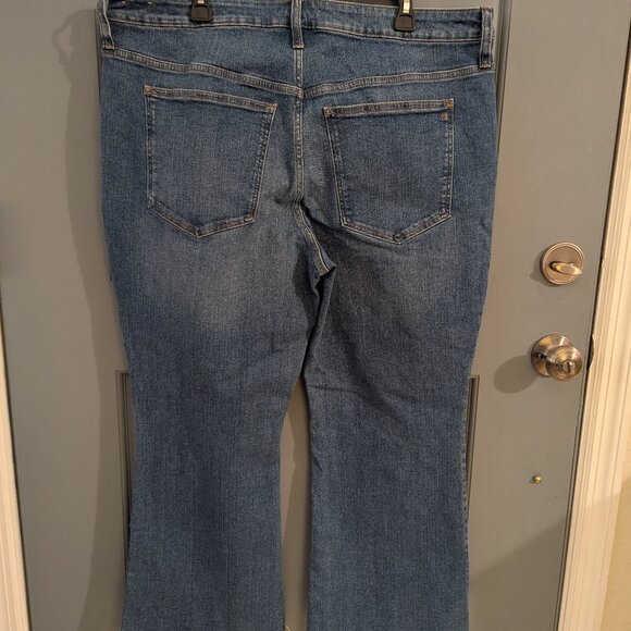 NWT Madewell Jeans Women's Kick Out Crop Mid Rise Medium Wash Raw Hem 20W - Picture 4 of 8